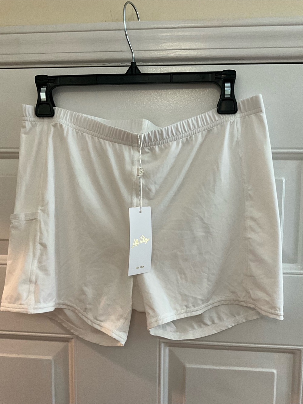 NWT ~ LIlly Pulitzer Luxletic Meryl Shorts Sz. L